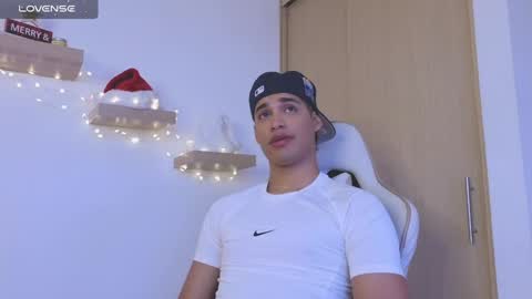 Snapshot of jimmy_leeh_ chatting on 01-06-25, 10:47 Jimmy Leeh online show from 01-06-25, 10:47