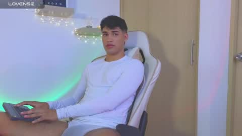 Snapshot of jimmy_leeh_ chatting on 01-13-25, 11:38 Jimmy Leeh online show from 01-13-25, 11:38