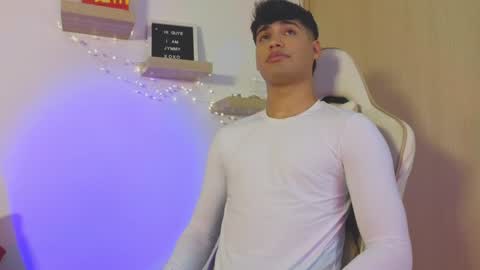 Snapshot of jimmy_leeh_ chatting on 02-03-25, 11:26 Jimmy Leeh online show from 02-03-25, 11:26