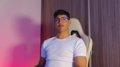 Snapshot of jimmy_leeh_ chatting on 10-02-25, 10:28 Jimmy Leeh online show from 10-02-25, 10:28