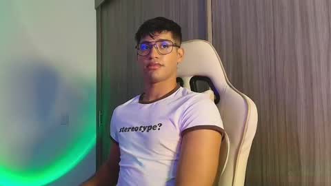 Snapshot of jimmy_leeh_ chatting on 10-19-25, 09:15 Jimmy Leeh online show from 10-19-25, 09:15