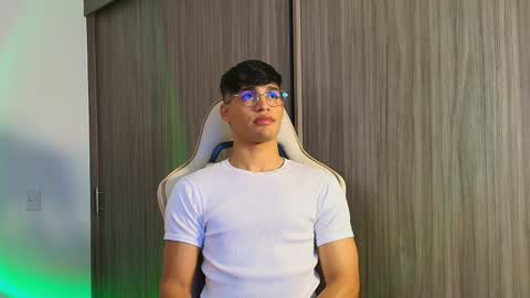 Snapshot of jimmy_leeh_ chatting on 12-02-25, 04:40 Jimmy Leeh online show from 12-02-25, 04:40