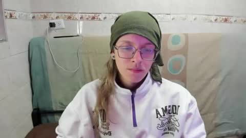 Snapshot of jinnbook chatting on 07-11-26, 06:49 JinnBook online show from 07-11-26, 06:49