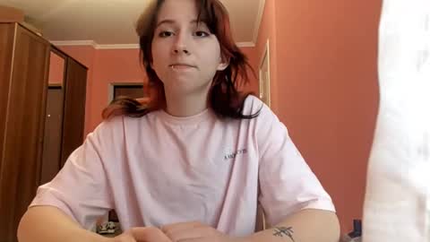 Snapshot of jinnyjurina chatting on 11-09-25, 12:36 Emma online show from 11-09-25, 12:36