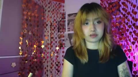 Snapshot of jinxxx_08 chatting on 02-11-26, 02:49 Minaa online show from 02-11-26, 02:49