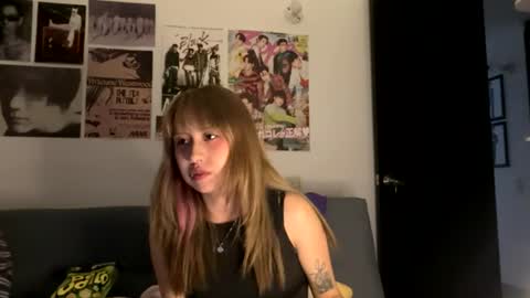 Snapshot of jinxxx_08 chatting on 07-25-26, 02:53 Minaa online show from 07-25-26, 02:53