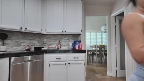 Jiwon online show from 10-13-25, 11:16