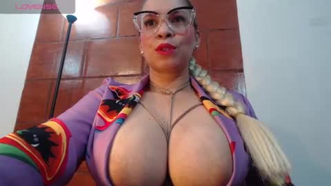 Snapshot of jjade_mooms chatting on 01-13-25, 03:12 Jade M online show from 01-13-25, 03:12