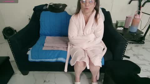 Nicole  Allen online show from 01-21-25, 03:37