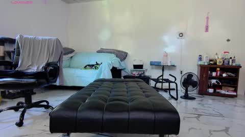 Nicole  Allen online show from 09-19-25, 07:47