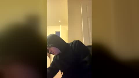 Snapshot of jlcuddles chatting on 12-17-25, 11:00 jlcuddles online show from 12-17-25, 11:00