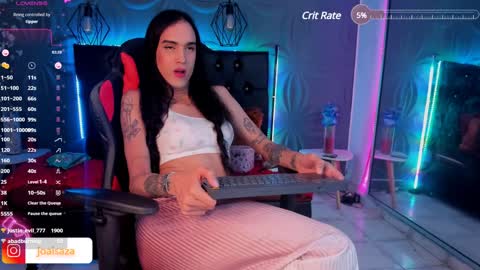 Snapshot of joaisaza chatting on 12-28-24, 10:03 Joa Isaza online show from 12-28-24, 10:03