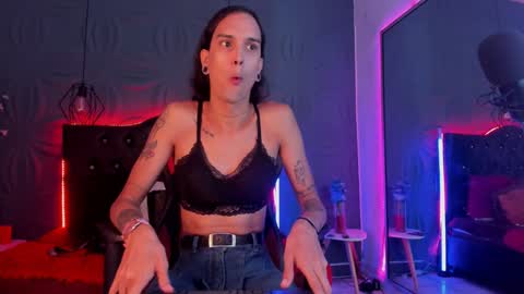 Snapshot of joaisaza chatting on 01-19-25, 07:25 Joa Isaza online show from 01-19-25, 07:25