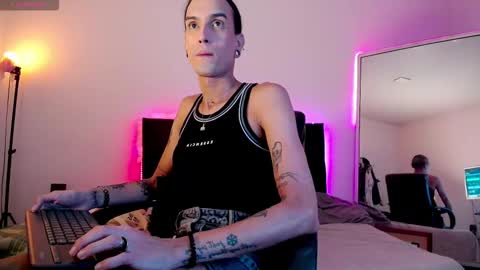 Snapshot of joaisaza chatting on 10-20-25, 12:55 Joa Isaza online show from 10-20-25, 12:55