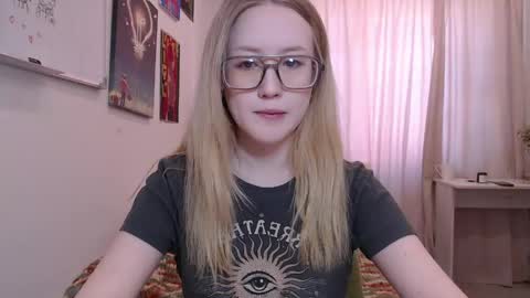 Snapshot of joan_kiss chatting on 05-10-26, 05:01 joan_kiss online show from 05-10-26, 05:01