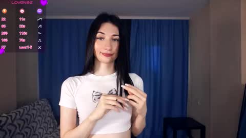 Snapshot of joangrass chatting on 09-29-25, 05:45 Eva online show from 09-29-25, 05:45