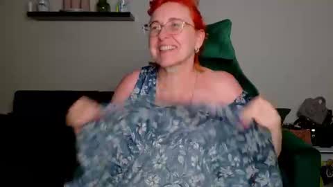 Snapshot of joannaandneighbour chatting on 07-06-26, 03:03 Joanna and Greg online show from 07-06-26, 03:03