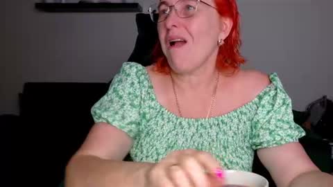 Snapshot of joannaandneighbour chatting on 07-07-26, 09:02 Joanna and Greg online show from 07-07-26, 09:02
