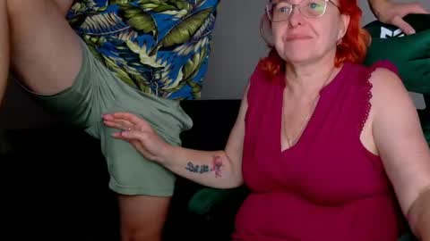 Snapshot of joannaandneighbour chatting on 07-11-26, 07:33 Joanna and Greg online show from 07-11-26, 07:33