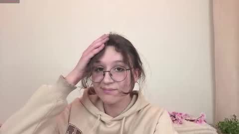 Snapshot of joannwhitver chatting on 12-15-25, 04:11 Nana online show from 12-15-25, 04:11