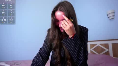 Nicole online show from 10-31-25, 04:24