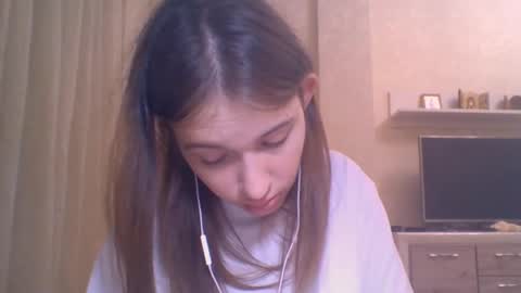 Jennifer online show from 10-09-25, 05:22