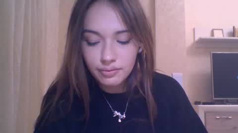 Jennifer online show from 10-10-25, 05:45