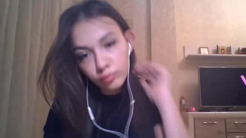 Jennifer online show from 11-06-25, 05:58