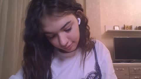 Jennifer online show from 11-19-25, 05:46