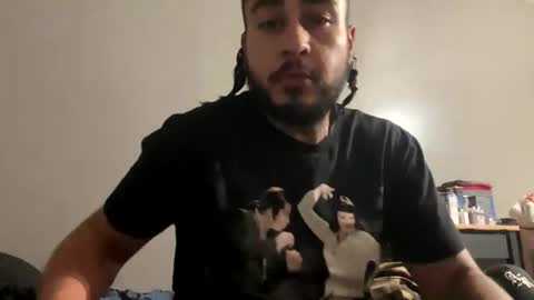 Snapshot of joevonknee chatting on 10-10-25, 12:15 joevonknee online show from 10-10-25, 12:15