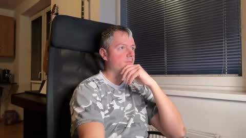 Snapshot of jogger1991 chatting on 03-18-26, 06:00 Jogger1991 online show from 03-18-26, 06:00