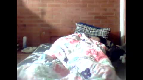 Snapshot of johan70nsexy chatting on 11-25-25, 01:05 johan70nsexy online show from 11-25-25, 01:05