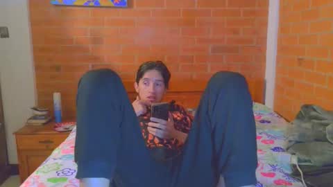 Snapshot of johan70nsexy chatting on 12-03-25, 05:04 johan70nsexy online show from 12-03-25, 05:04