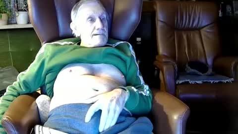 Snapshot of johan7_heet chatting on 12-11-24, 04:31 johan7 heet online show from 12-11-24, 04:31