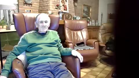 Snapshot of johan7_heet chatting on 12-12-24, 04:21 johan7 heet online show from 12-12-24, 04:21