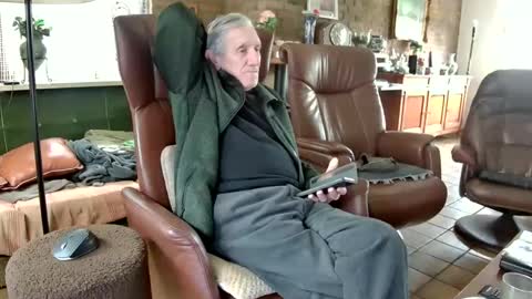 Snapshot of johan7_heet chatting on 02-14-25, 01:18 johan7 heet online show from 02-14-25, 01:18