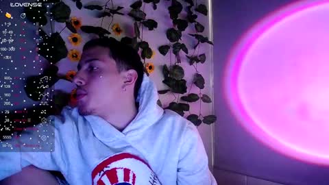 johan_parker222 online show from 09-21-25, 10:22