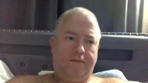 john2984292928 online show from 10-26-25, 04:46