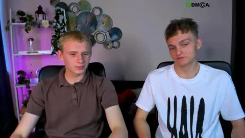 Snapshot of john_lik chatting on 04-06-26, 12:39 John online show from 04-06-26, 12:39