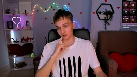 Snapshot of john_lik chatting on 04-09-26, 12:32 John online show from 04-09-26, 12:32