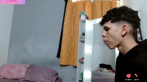 john_ssnow29 online show from 01-10-25, 07:11