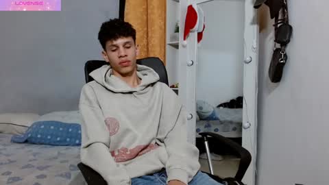 john_ssnow29 online show from 01-29-25, 09:39