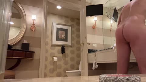 Snapshot of johnfitzzzzz chatting on 02-13-25, 02:31 J online show from 02-13-25, 02:31