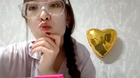 Snapshot of johnmerli chatting on 12-17-25, 02:34 Molly online show from 12-17-25, 02:34