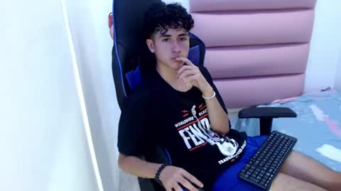 Snapshot of johnny_cagee chatting on 12-05-24, 10:01 johnny_cagee online show from 12-05-24, 10:01