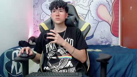 Snapshot of johnny_cagee chatting on 12-18-24, 05:15 johnny_cagee online show from 12-18-24, 05:15