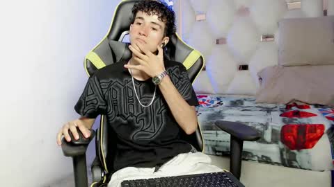 Snapshot of johnny_cagee chatting on 09-19-25, 04:03 johnny_cagee online show from 09-19-25, 04:03