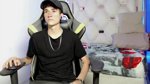 Snapshot of johnny_cagee chatting on 09-21-25, 04:03 johnny_cagee online show from 09-21-25, 04:03