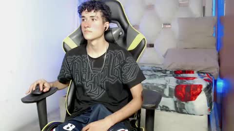 Snapshot of johnny_cagee chatting on 09-25-25, 04:38 johnny_cagee online show from 09-25-25, 04:38