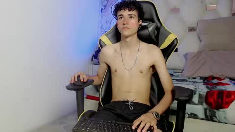 Snapshot of johnny_cagee chatting on 09-26-25, 04:05 johnny_cagee online show from 09-26-25, 04:05